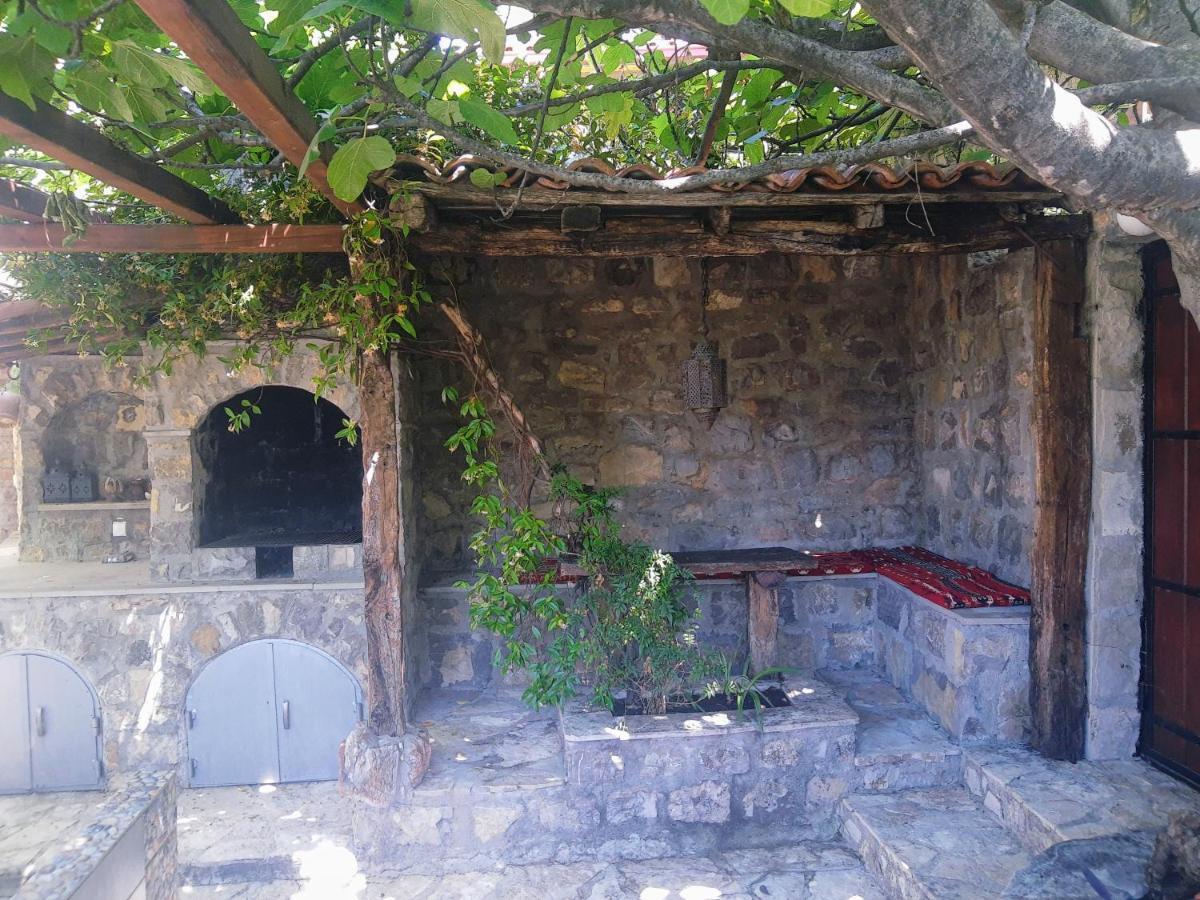 Sea-Side Old Stone Villa With A Private Garden Budva Extérieur photo