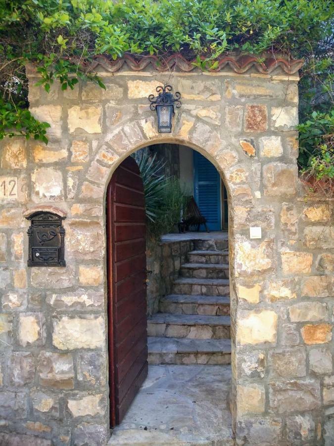 Sea-Side Old Stone Villa With A Private Garden Budva Extérieur photo